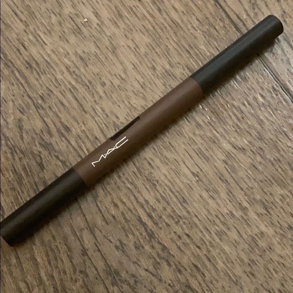 MAC brow pencil, new